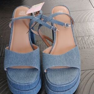 Denim Platform Strappy high Heels,  blue Jean Chunky heel sandal, NWT Sz 8.5,